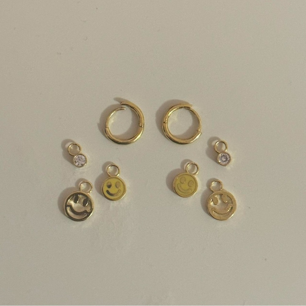 BRAND NEW Caitlyn Minimalist gold smiley face hoop earrings